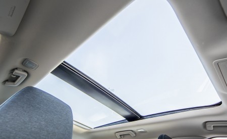 2019 Ford Focus Active Wagon (Color: Metropolis White) Panoramic Roof Wallpapers 450x275 (46)