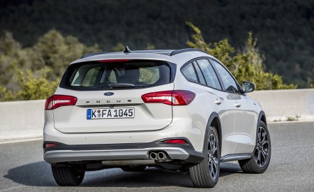 2019 Ford Focus Active Wagon (Color: Metropolis White) Rear Three-Quarter Wallpapers 450x275 (19)