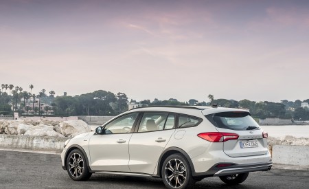 2019 Ford Focus Active Wagon (Color: Metropolis White) Rear Three-Quarter Wallpapers 450x275 (20)