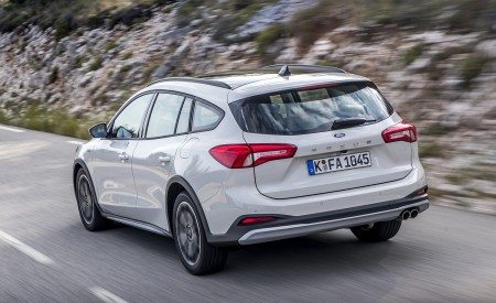 2019 Ford Focus Active Wagon (Color: Metropolis White) Rear Three-Quarter Wallpapers 450x275 (9)