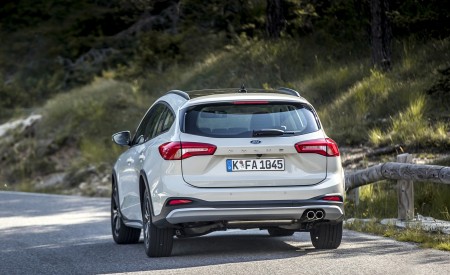 2019 Ford Focus Active Wagon (Color: Metropolis White) Rear Wallpapers 450x275 (22)