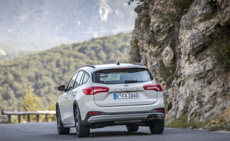 2019 Ford Focus Active Wagon (Color: Metropolis White) Rear Wallpapers 450x275 (10)