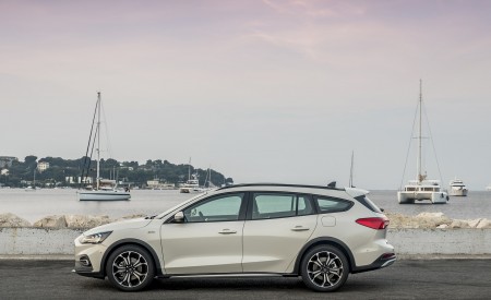 2019 Ford Focus Active Wagon (Color: Metropolis White) Side Wallpapers 450x275 (24)