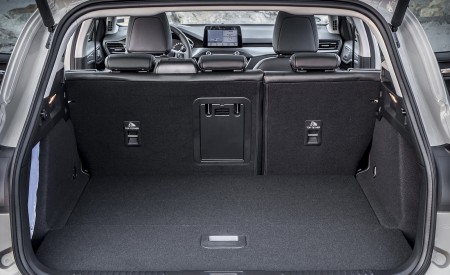 2019 Ford Focus Active Wagon (Color: Metropolis White) Trunk Wallpapers 450x275 (55)
