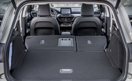 2019 Ford Focus Active Wagon (Color: Metropolis White) Trunk Wallpapers 450x275 (47)