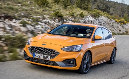 2019 Ford Focus ST (Euro-Spec; Color: Orange Fury) Front Three-Quarter Wallpapers 450x275 (3)