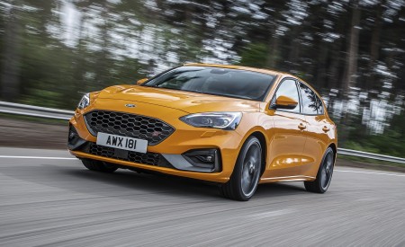 2019 Ford Focus ST (Euro-Spec; Color: Orange Fury) Front Three-Quarter Wallpapers 450x275 (6)
