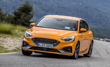 2019 Ford Focus ST (Euro-Spec; Color: Orange Fury) Front Wallpapers 450x275 (17)