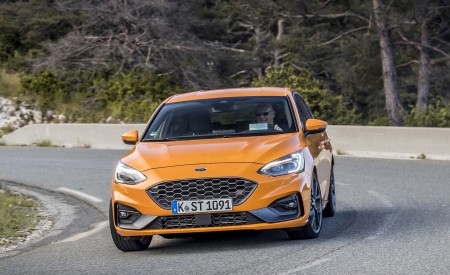 2019 Ford Focus ST (Euro-Spec; Color: Orange Fury) Front Wallpapers 450x275 (33)