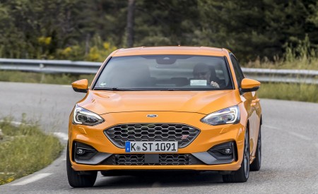 2019 Ford Focus ST (Euro-Spec; Color: Orange Fury) Front Wallpapers 450x275 (18)