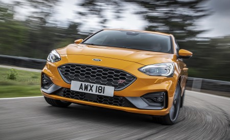2019 Ford Focus ST (Euro-Spec; Color: Orange Fury) Front Wallpapers 450x275 (8)