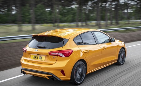 2019 Ford Focus ST (Euro-Spec; Color: Orange Fury) Rear Three-Quarter Wallpapers 450x275 (9)