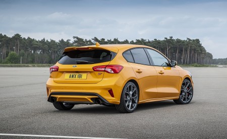2019 Ford Focus ST (Euro-Spec; Color: Orange Fury) Rear Three-Quarter Wallpapers 450x275 (44)