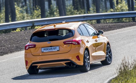 2019 Ford Focus ST (Euro-Spec; Color: Orange Fury) Rear Three-Quarter Wallpapers 450x275 (35)
