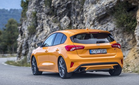 2019 Ford Focus ST (Euro-Spec; Color: Orange Fury) Rear Three-Quarter Wallpapers 450x275 (20)