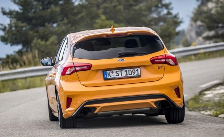 2019 Ford Focus ST (Euro-Spec; Color: Orange Fury) Rear Wallpapers 450x275 (21)