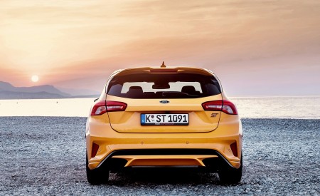 2019 Ford Focus ST (Euro-Spec; Color: Orange Fury) Rear Wallpapers 450x275 (45)
