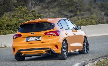 2019 Ford Focus ST (Euro-Spec; Color: Orange Fury) Rear Wallpapers 450x275 (22)
