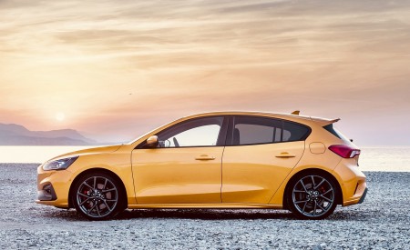 2019 Ford Focus ST (Euro-Spec; Color: Orange Fury) Side Wallpapers 450x275 (46)