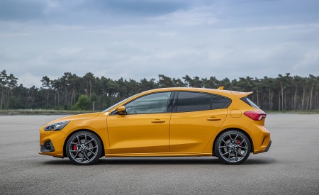 2019 Ford Focus ST (Euro-Spec; Color: Orange Fury) Side Wallpapers 450x275 (47)