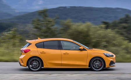2019 Ford Focus ST (Euro-Spec; Color: Orange Fury) Side Wallpapers 450x275 (24)