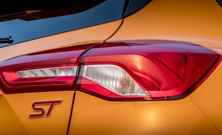 2019 Ford Focus ST (Euro-Spec; Color: Orange Fury) Tail Light Wallpapers 450x275 (51)