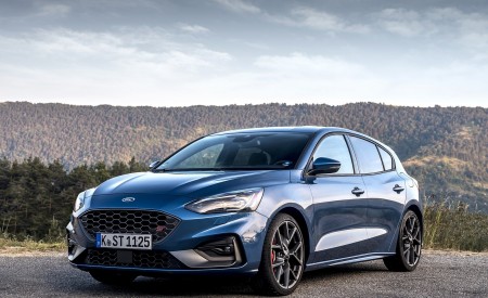 2019 Ford Focus ST (Euro-Spec; Color: Performance Blue) Front Three-Quarter Wallpapers 450x275 (137)
