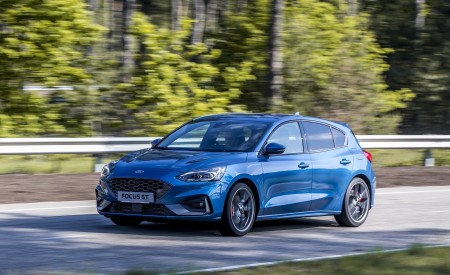 2019 Ford Focus ST (Euro-Spec; Color: Performance Blue) Front Three-Quarter Wallpapers 450x275 (120)