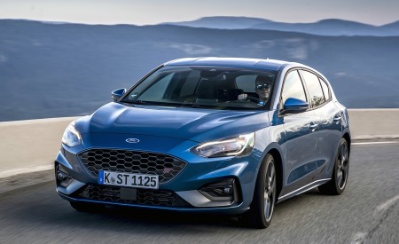 2019 Ford Focus ST (Euro-Spec; Color: Performance Blue) Front Three-Quarter Wallpapers 450x275 (109)