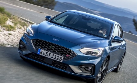 2019 Ford Focus ST (Euro-Spec; Color: Performance Blue) Front Three-Quarter Wallpapers 450x275 (110)