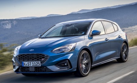 2019 Ford Focus ST (Euro-Spec; Color: Performance Blue) Front Three-Quarter Wallpapers 450x275 (111)