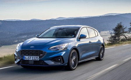 2019 Ford Focus ST (Euro-Spec; Color: Performance Blue) Front Three-Quarter Wallpapers 450x275 (113)