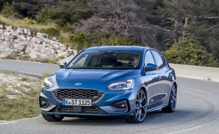 2019 Ford Focus ST (Euro-Spec; Color: Performance Blue) Front Three-Quarter Wallpapers 450x275 (131)