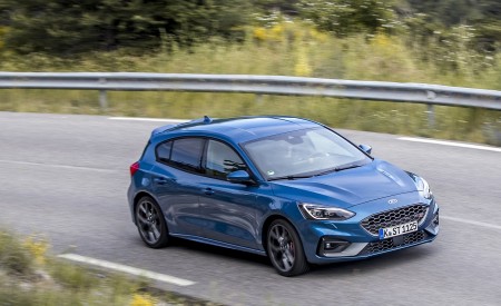2019 Ford Focus ST (Euro-Spec; Color: Performance Blue) Front Three-Quarter Wallpapers 450x275 (124)