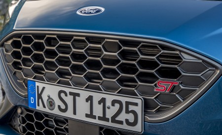 2019 Ford Focus ST (Euro-Spec; Color: Performance Blue) Grill Wallpapers 450x275 (149)