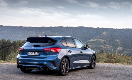 2019 Ford Focus ST (Euro-Spec; Color: Performance Blue) Rear Three-Quarter Wallpapers 450x275 (141)