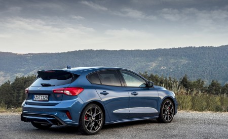 2019 Ford Focus ST (Euro-Spec; Color: Performance Blue) Rear Three-Quarter Wallpapers 450x275 (142)