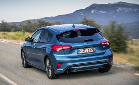2019 Ford Focus ST (Euro-Spec; Color: Performance Blue) Rear Three-Quarter Wallpapers 450x275 (118)
