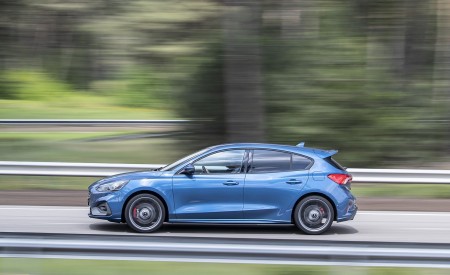 2019 Ford Focus ST (Euro-Spec; Color: Performance Blue) Side Wallpapers 450x275 (129)