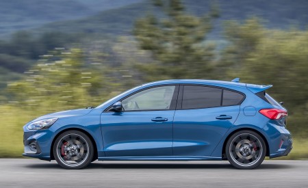 2019 Ford Focus ST (Euro-Spec; Color: Performance Blue) Side Wallpapers 450x275 (136)
