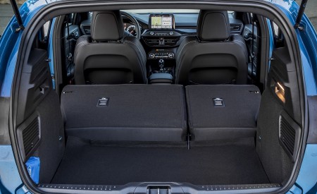 2019 Ford Focus ST (Euro-Spec; Color: Performance Blue) Trunk Wallpapers 450x275 (160)
