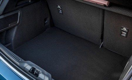 2019 Ford Focus ST (Euro-Spec; Color: Performance Blue) Trunk Wallpapers 450x275 (156)