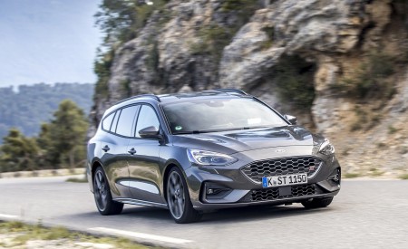 2019 Ford Focus ST Wagon (Euro-Spec; Color: Magnetic) Front Three-Quarter Wallpapers 450x275 (167)