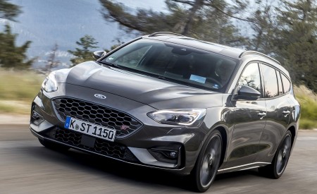 2019 Ford Focus ST Wagon (Euro-Spec; Color: Magnetic) Front Three-Quarter Wallpapers 450x275 (162)