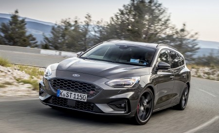 2019 Ford Focus ST Wagon (Euro-Spec; Color: Magnetic) Front Three-Quarter Wallpapers 450x275 (163)