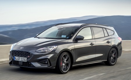 2019 Ford Focus ST Wagon (Euro-Spec; Color: Magnetic) Front Three-Quarter Wallpapers 450x275 (164)