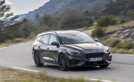 2019 Ford Focus ST Wagon (Euro-Spec; Color: Magnetic) Front Three-Quarter Wallpapers 450x275 (171)