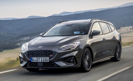 2019 Ford Focus ST Wagon (Euro-Spec; Color: Magnetic) Front Three-Quarter Wallpapers 450x275 (165)