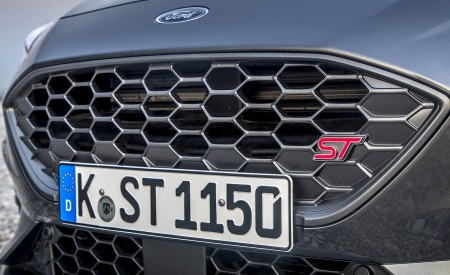 2019 Ford Focus ST Wagon (Euro-Spec; Color: Magnetic) Grill Wallpapers 450x275 (191)