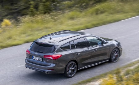 2019 Ford Focus ST Wagon (Euro-Spec; Color: Magnetic) Rear Three-Quarter Wallpapers 450x275 (176)